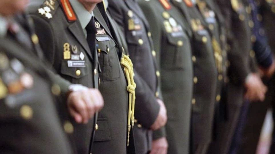 Αναδρομικά των ενστόλων: Πώς εξηγούν οι ειδικοί το… αλαλούμ